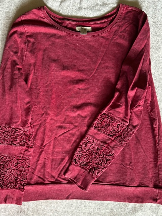lucky latus Tops - Lucky Brand Long Sleeve Tee with Crochet Sleeve Panels in Burgundy